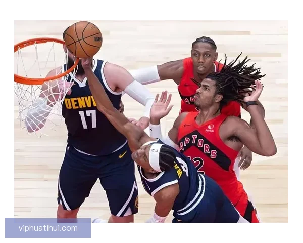 勇士掘金激烈冲突三人被吹技术犯规 小佩顿撞倒对手遭遇一级恶犯